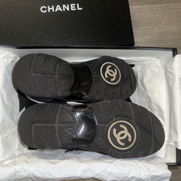 Chanel black and white sneakers - Picture 6 of 8